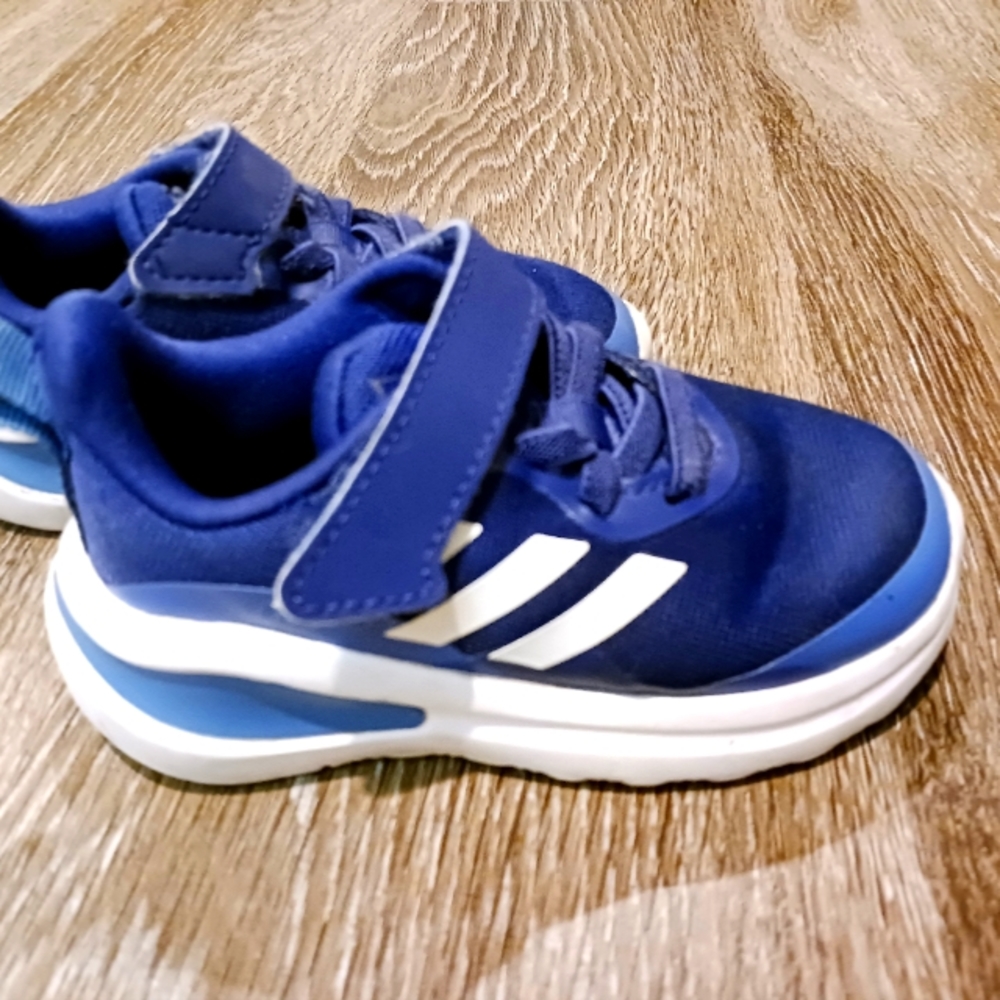Kids Adidas Sneakers size 6  Blue